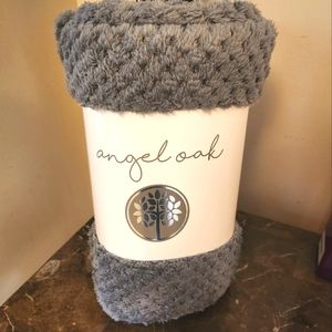 Angel Oak Fleece Throw Blanket NWT
